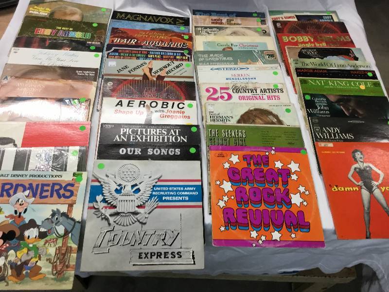 lot 108 image: 40 records LP 33 13 vinly