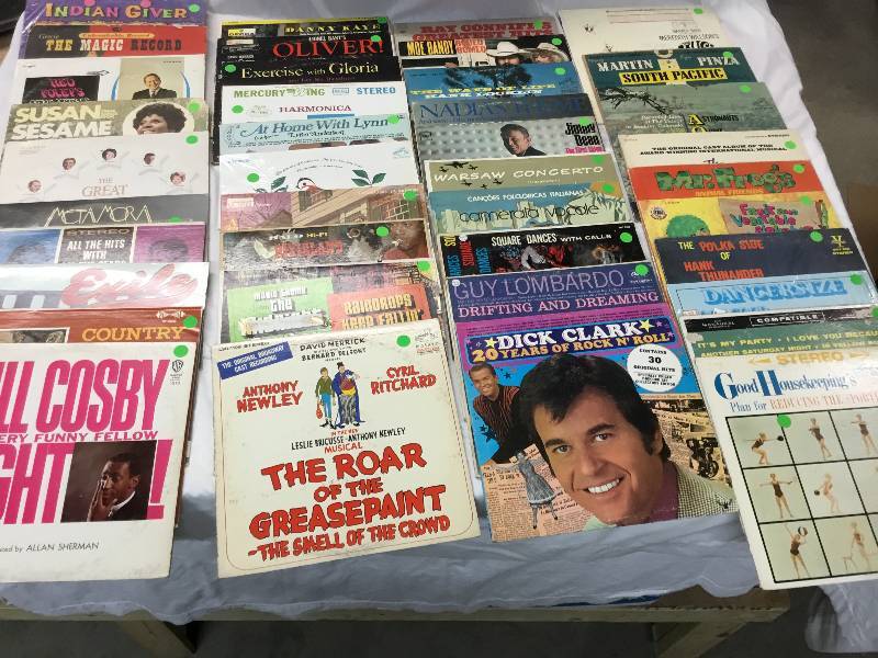 lot 109 image: 40 records LP 33 13 vinly