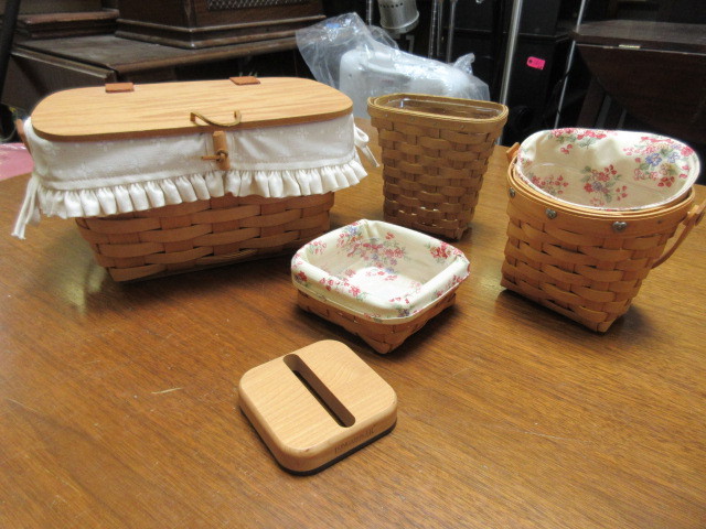 lot 908 image: NATURAL COLORED BASKETS