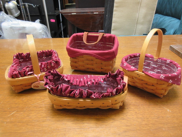 lot 909 image: NATURAL COLORED BASKETS