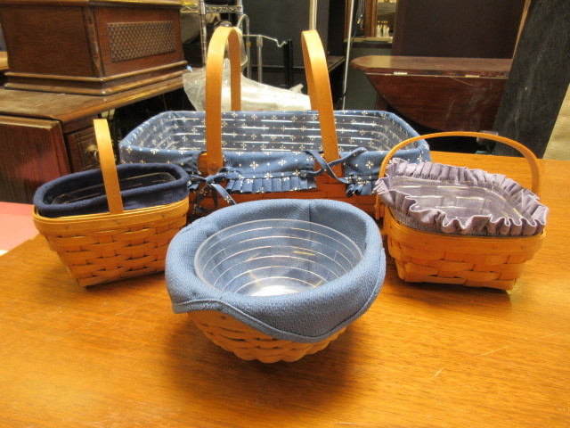 lot 912 image: NATURAL COLORED BASKETS
