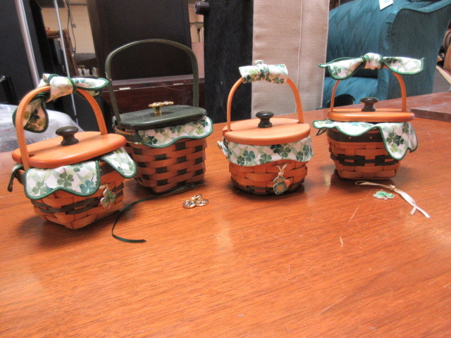 lot 918 image: ST. PATRICKS BASKETS