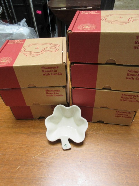 lot 922 image: ST. PATRICKS DAY SHAMROCK POTTERY