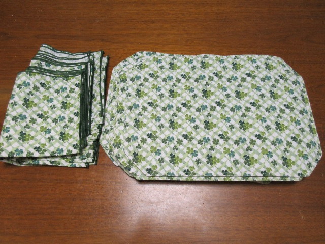 lot 924 image: ST. PATRICKS DAY PLACE MATS AND NAPKINS