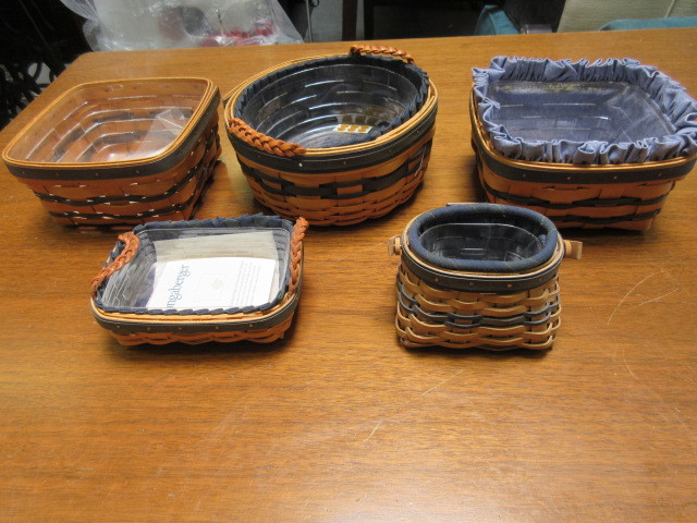 lot 928 image: BLUE, GREEN AND NATURAL BASKETS