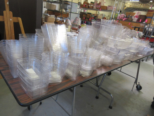lot 945 image: CLEAR PLASTIC BASKET LINERS AND DIVIDERS