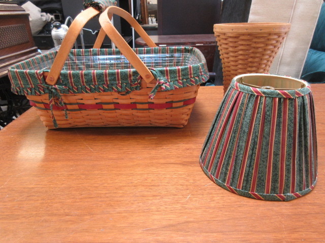 lot 947 image: CHRISTMAS COLORED BASKETS AND VASE