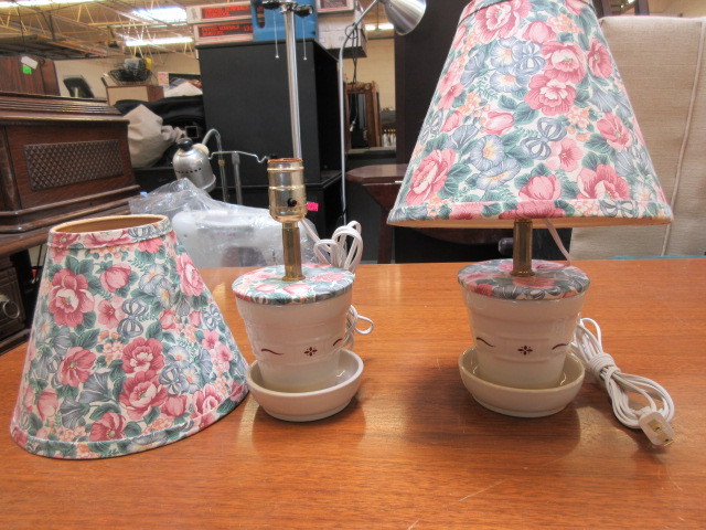 lot 950 image: MATCHING CERAMIC LAMPS