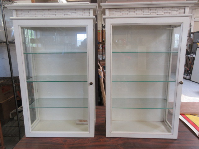 White Hanging Display Cabinets With Glass Shelves And Doors
