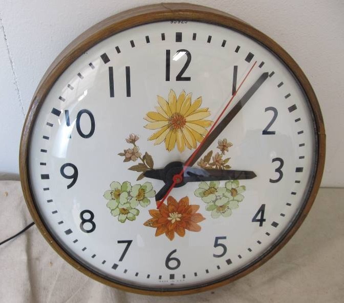 lot 27 image: Working Vintage IBM School Clock