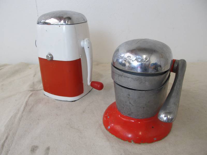 lot 32 image: Vintage Deco Ice-O-Matic & Juice-O-Matic