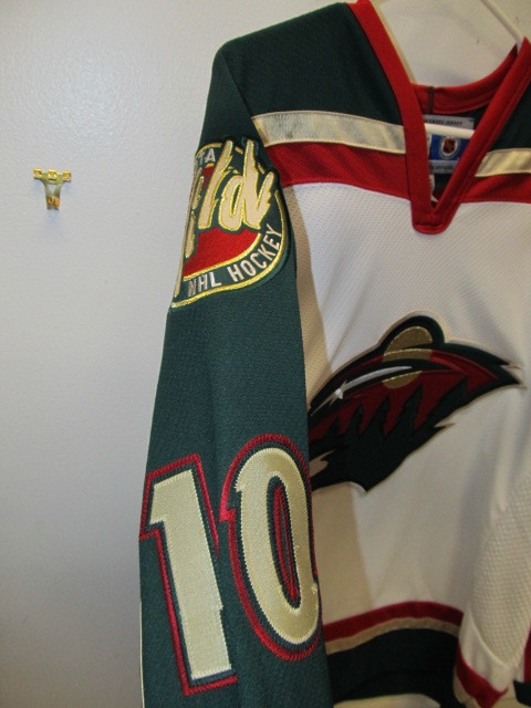 lot 104 image: Quality Mens Size Medium Wild Gaborik Jersey