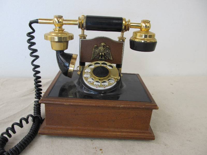 lot 49 image: Vintage Old Time Rotary Telephone