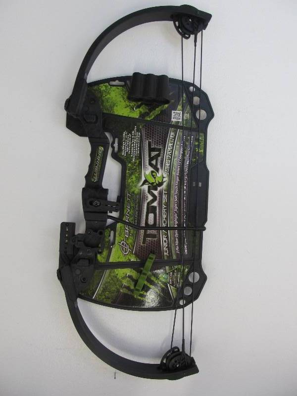 lot 50 image: Barnett Tomcat Junior Archery Bow