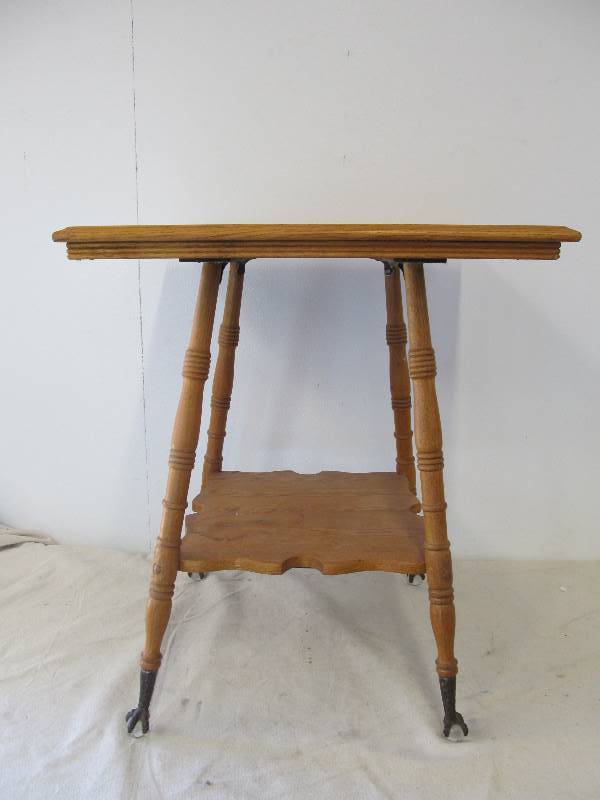 lot 53 image: Antique Solid Oak Cocktail Table