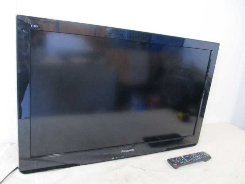 lot 75 image: Working PANASONIC 32 Flat Screen TV wRemote & Wall Mount
