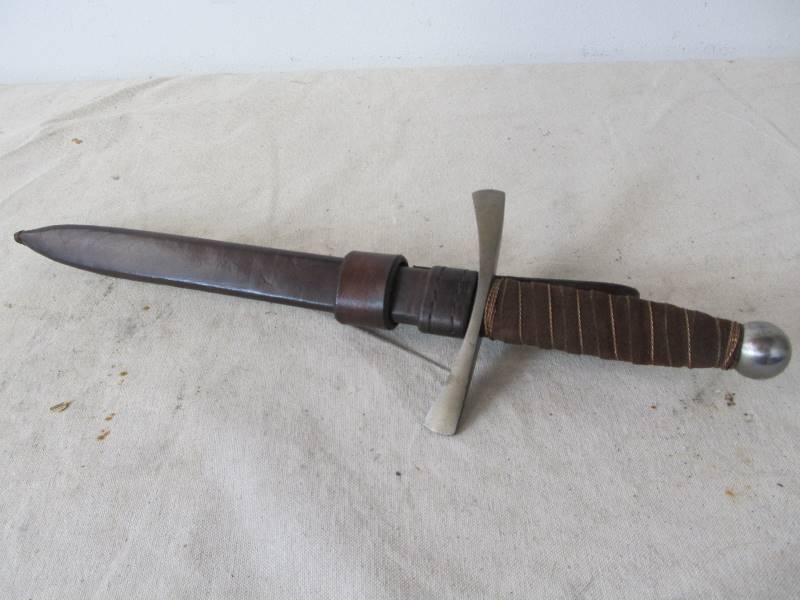 lot 76 image: Large Vintage STARFIRE Dagger wSheath