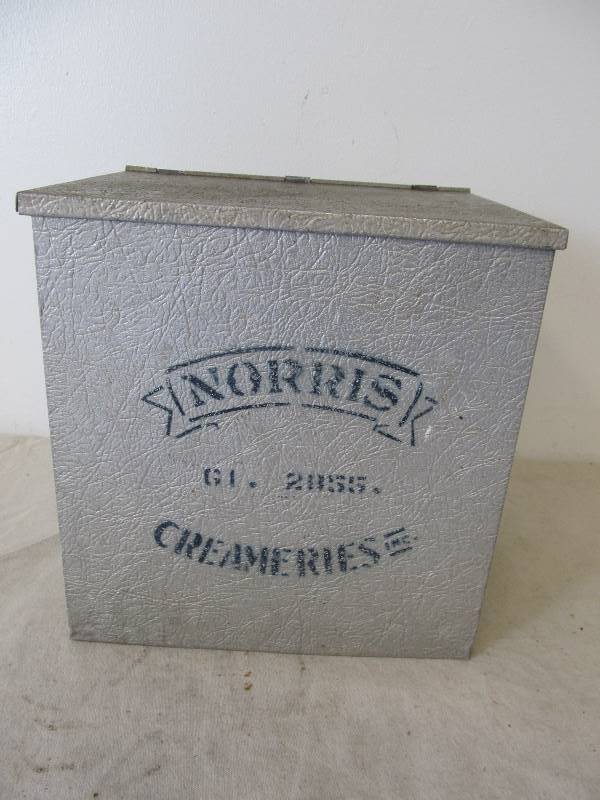lot 93 image: Vintage NORRIS CREAMERIES Dairy Crate