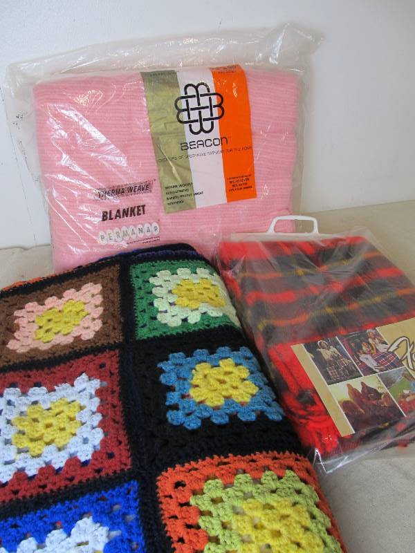 lot 100 image: Group of Vintage NOS Blankets & Handmade Quilt
