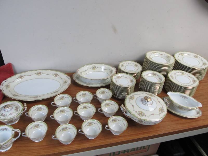 lot 106 image: NICE Vintage Noritake Greenbriar China Set - Service for 12 