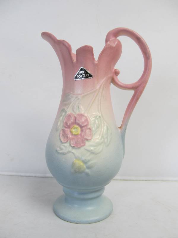 lot 107 image: Vintage Signed HULL Pottery Vase