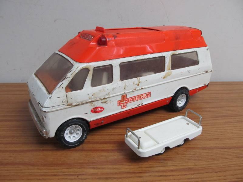 lot 10 image: Vintage Metal TONKA Rescue Van 