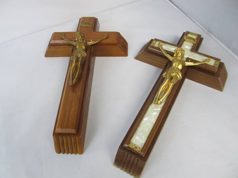 lot 15 image: Pair of Vintage Catholic Wooden Crucifix Last Rites Boxes