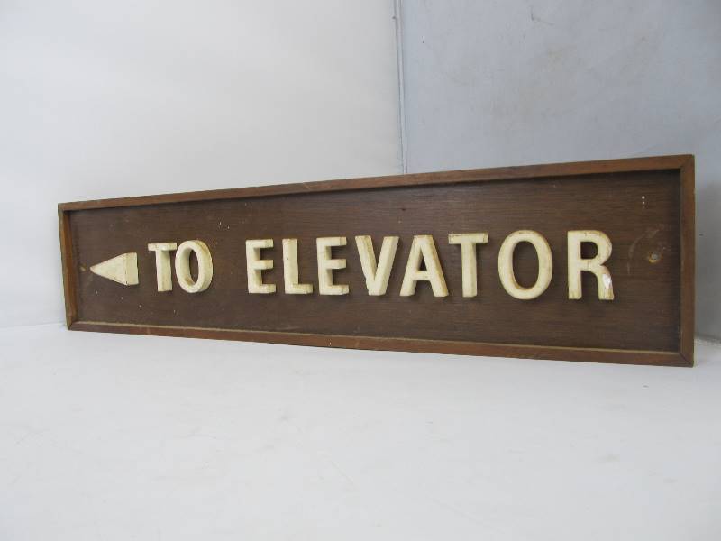 lot 16 image: Orig Vintage Wood Elevator Sign