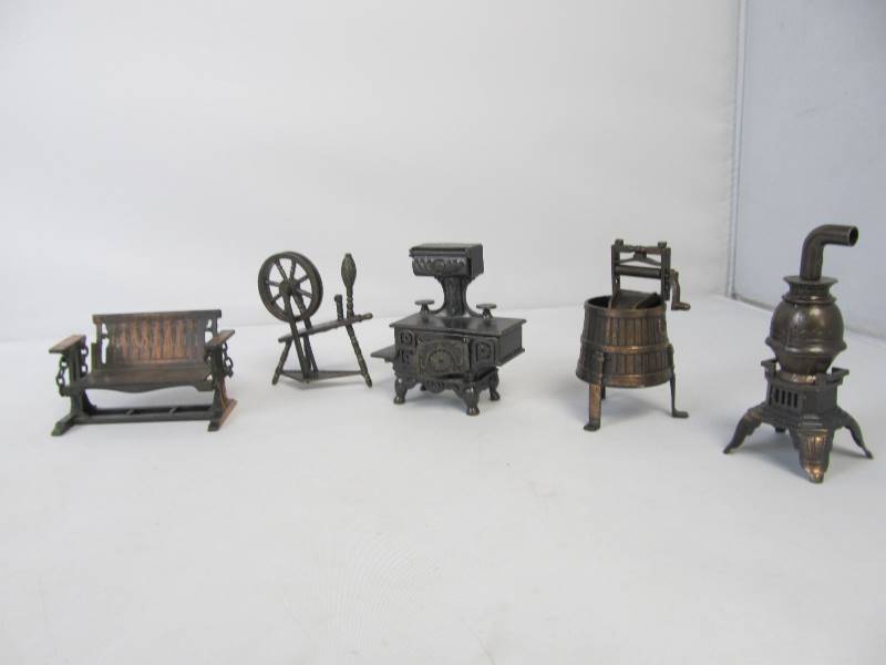 lot 19 image: Vintage Durham Industries Brass Miniatures