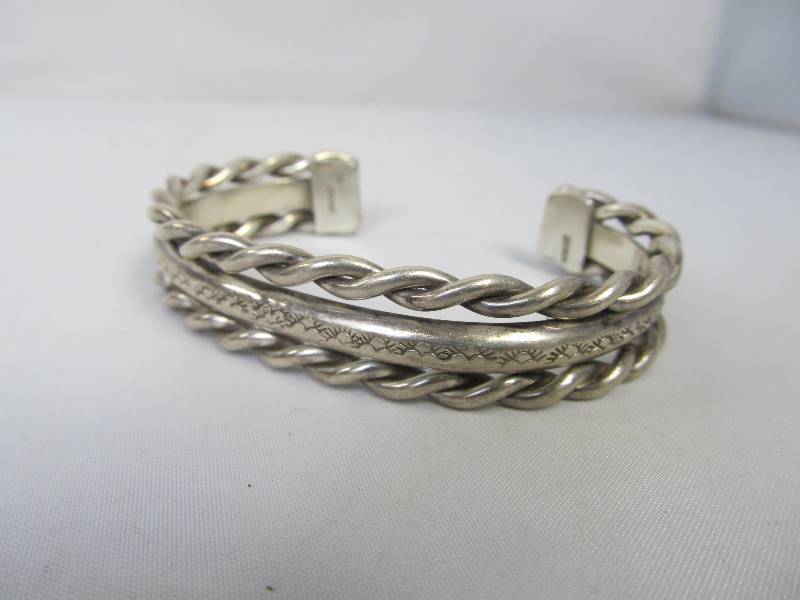 lot 179 image: Vintage Southwestern Rope Twist Sterling Silver Cuff Bracelet