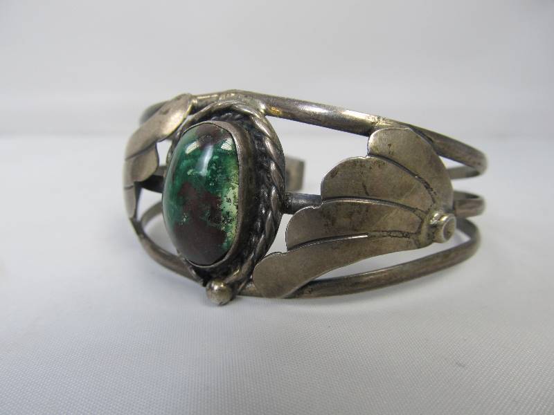 lot 180 image: Vintage Southwestern Sterling Silver Green Turquoise Winged Cuff Bracelet