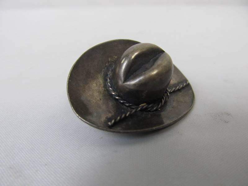 lot 183 image: Vintage Sterling Silver Cowboy Hat Brooch
