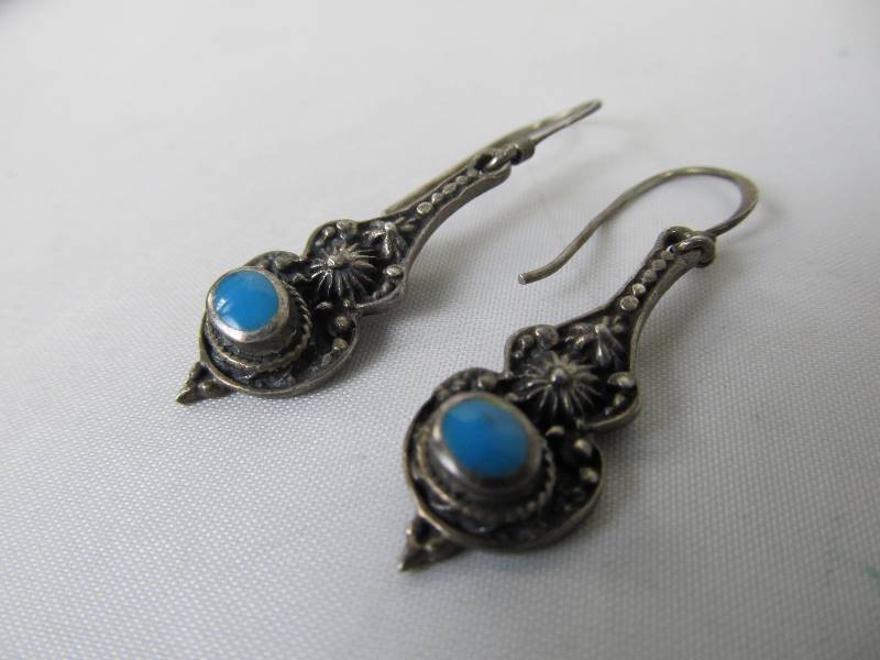 lot 189 image: Vintage Sterling Silver Southwestern Turquoise Earrings