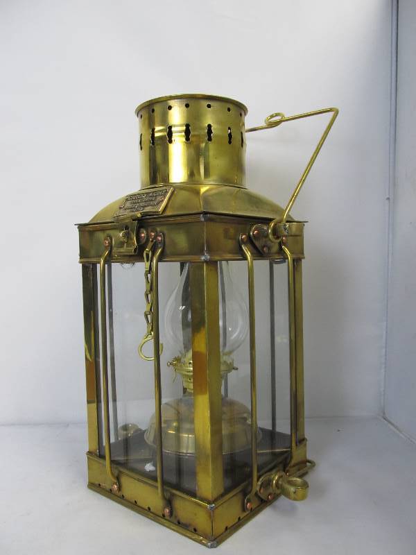 lot 4 image: Vintage Brass Ships Cargo Light Oil Lamp