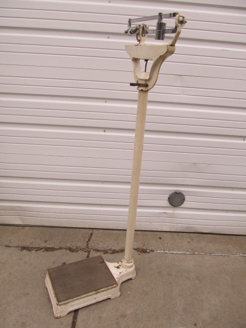 lot 136 image: Vintage Fairbanks-Morse Doctors Scale