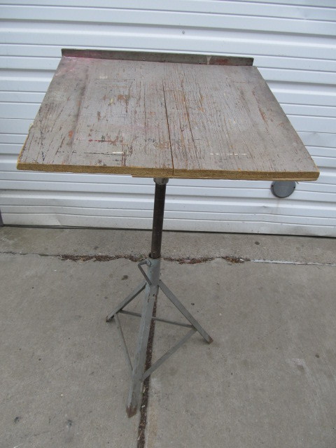 lot 137 image: Vintage Machine Age Tilting Industrial Drafting Table