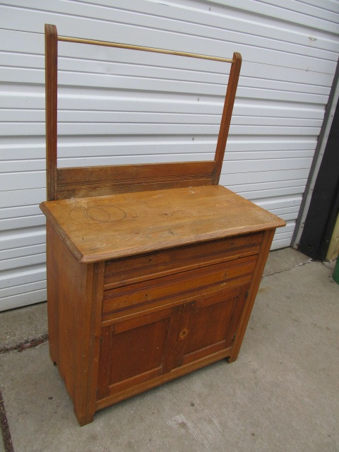 lot 142 image: Antique Wood Commode wTowel Hanger
