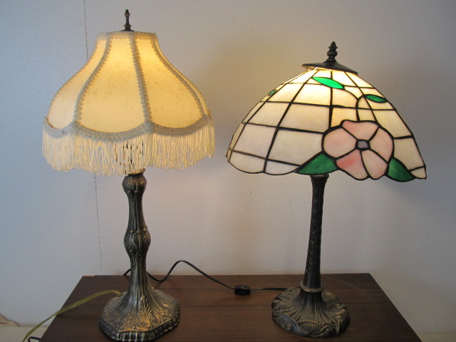 lot 153 image: 2 Vintage Style Table Lamps