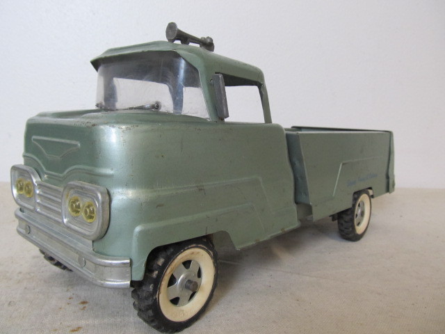 lot 155 image: Nice Vintage STRUCTO Pressed Steel Delivery Truck