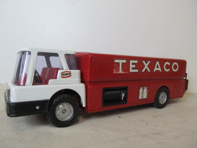 lot 156 image: NICE Vintage Brown & Bigelow Pressed Steel Texaco Tanker Truck