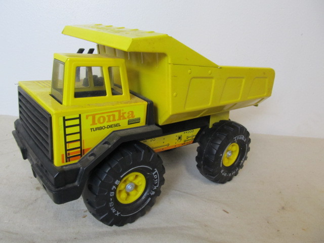 lot 157 image: Vintage Metal Tonka Dump Truck