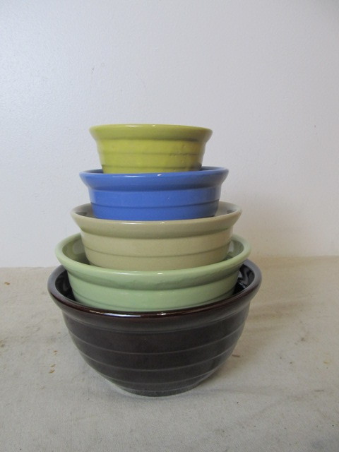 lot 160 image: Nice Set of Multi Color Stoneware Nesting Mixing Bowls