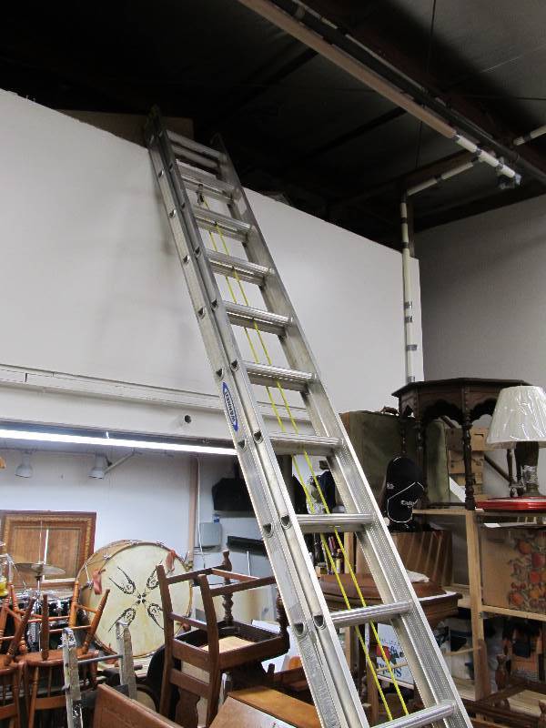 lot 203 image: Large 28ft WERNER Extension Ladder
