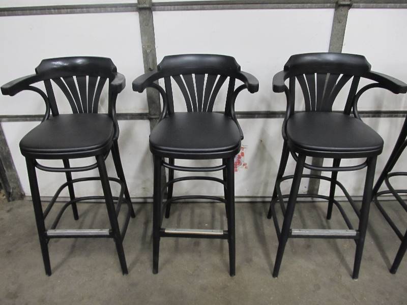 lot 206 image: Set of 4 Vintage Wooden Bar Stools