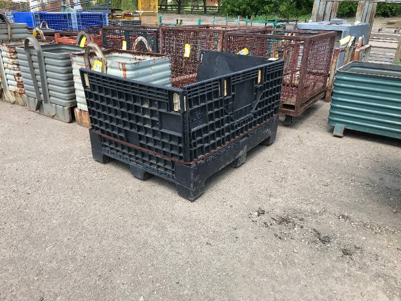lot 216 image: Plastic Storage Pallet