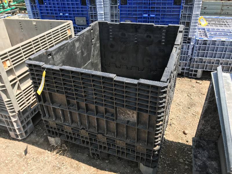 lot 197 image: Plastic Storage Pallet