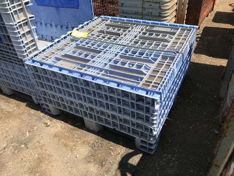 lot 202 image: Plastic Storage Pallet