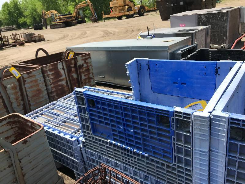 lot 185 image: Plastic Storage Pallet