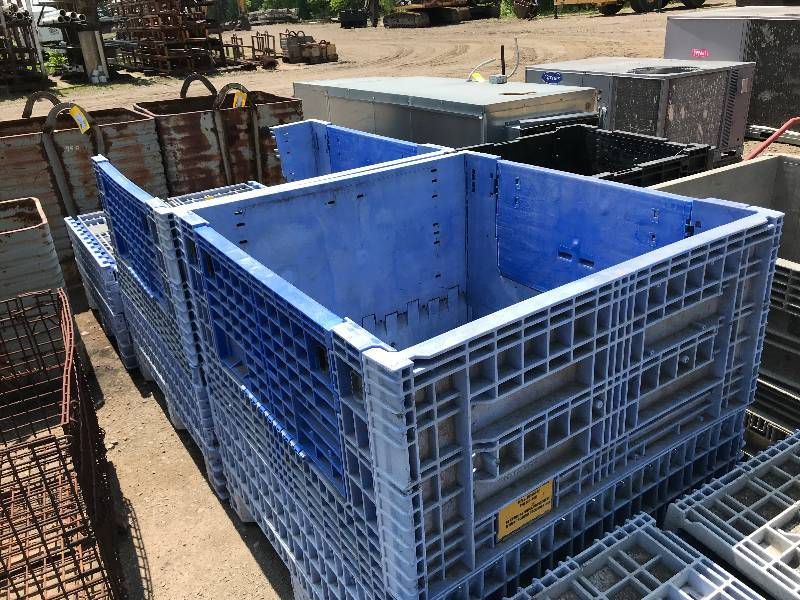 lot 184 image: Plastic Storage Pallet