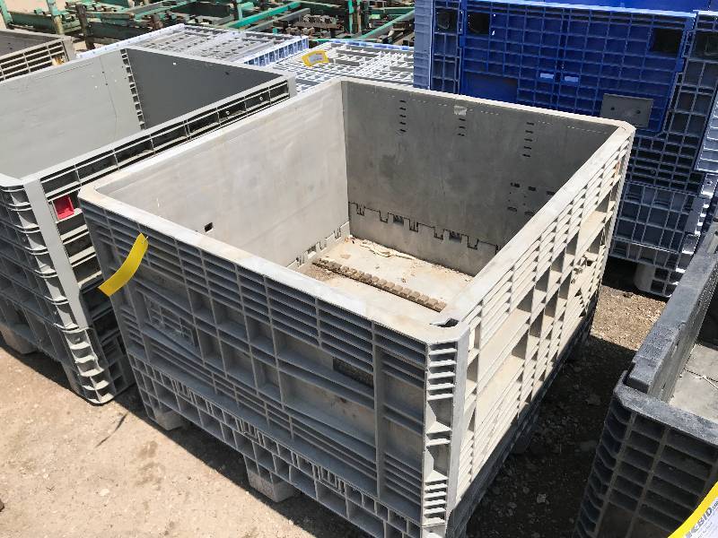 lot 199 image: Plastic Storage Pallet